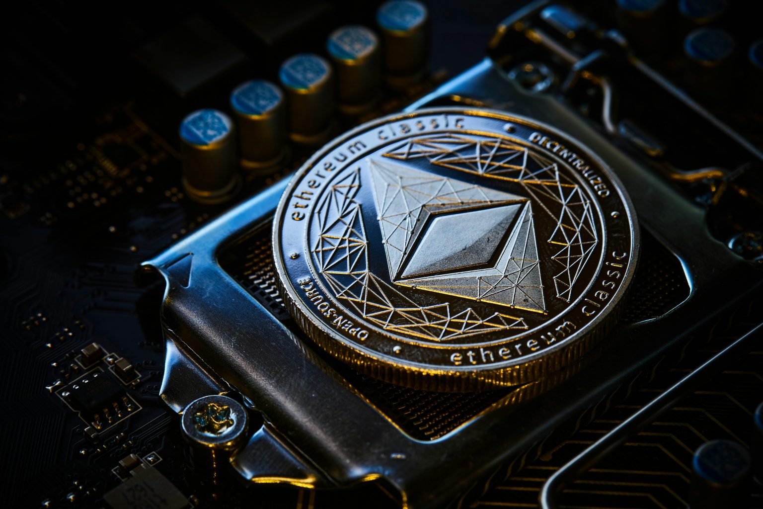 Tech Turmoil Tanks Bitcoin Amid Nasdaq Slide: What’s Next?